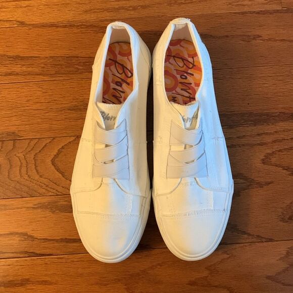 Blowfish Malibu Canvas Size 11 White Slip-on Sneakers. NWOT - Picture 2 of 10